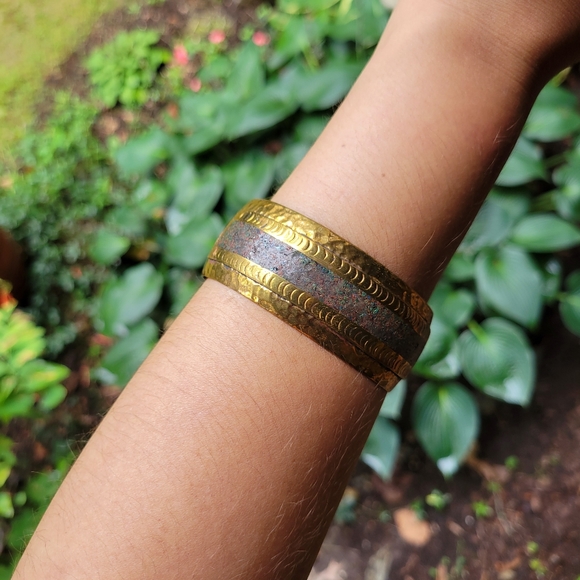 *RARE* Vintage Designer Celia / Andrea Harms Hammered Brass Cuff Bracelet - Picture 10 of 16